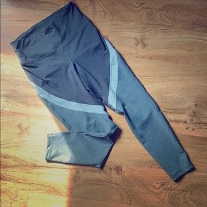 Old Navy High-Waisted Yoga pants